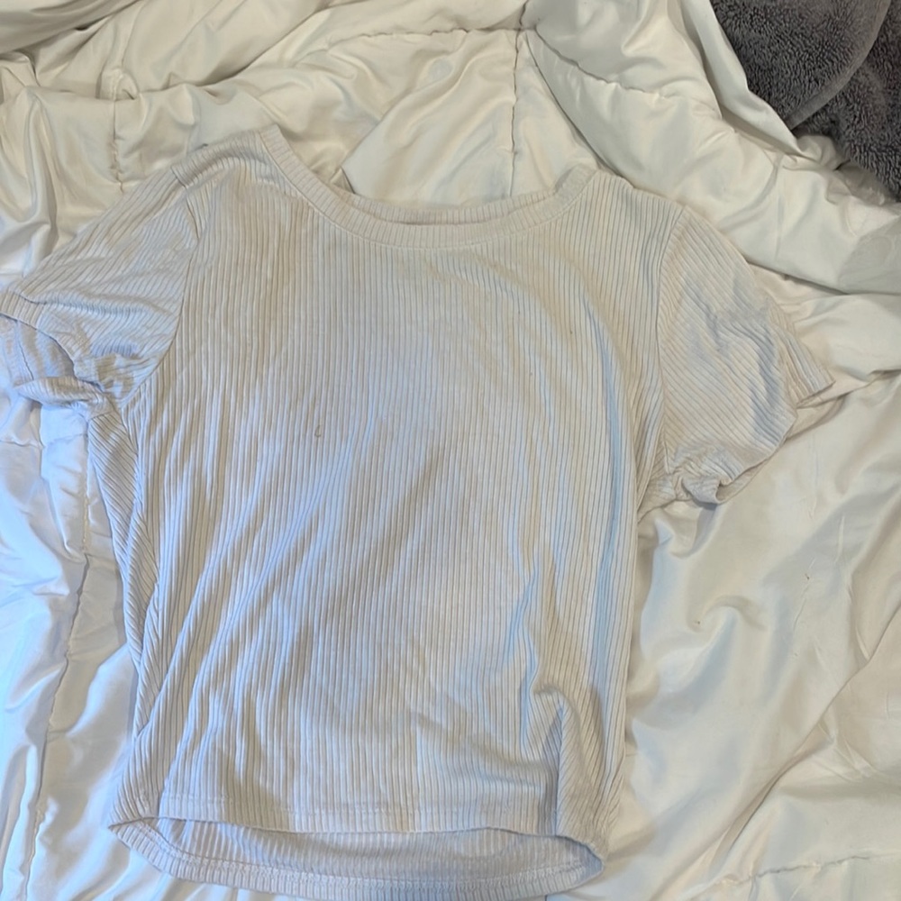 Ribbed white top, the tag says large but it fits like a small